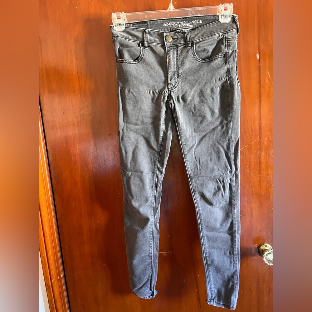 American Eagle / Super Stretch Skinny Jeans / Faded black / 6 long